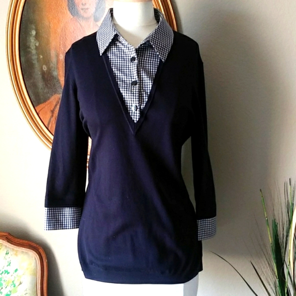 St. John Faux V Neck Sweater Shirt Combo. Large
